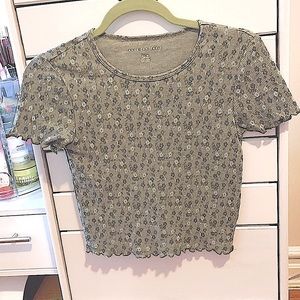 AE Lettuce Hem Floral Baby Crop Tee 💚